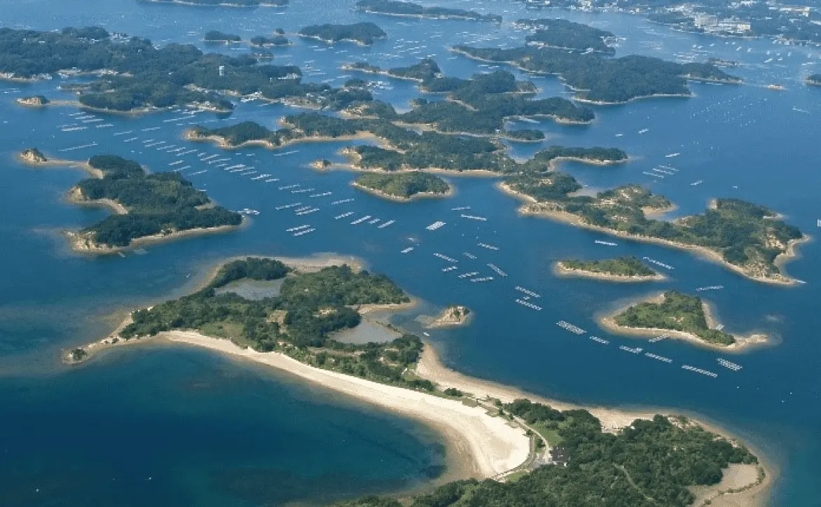 上空から望む英虞湾のリアス式海岸