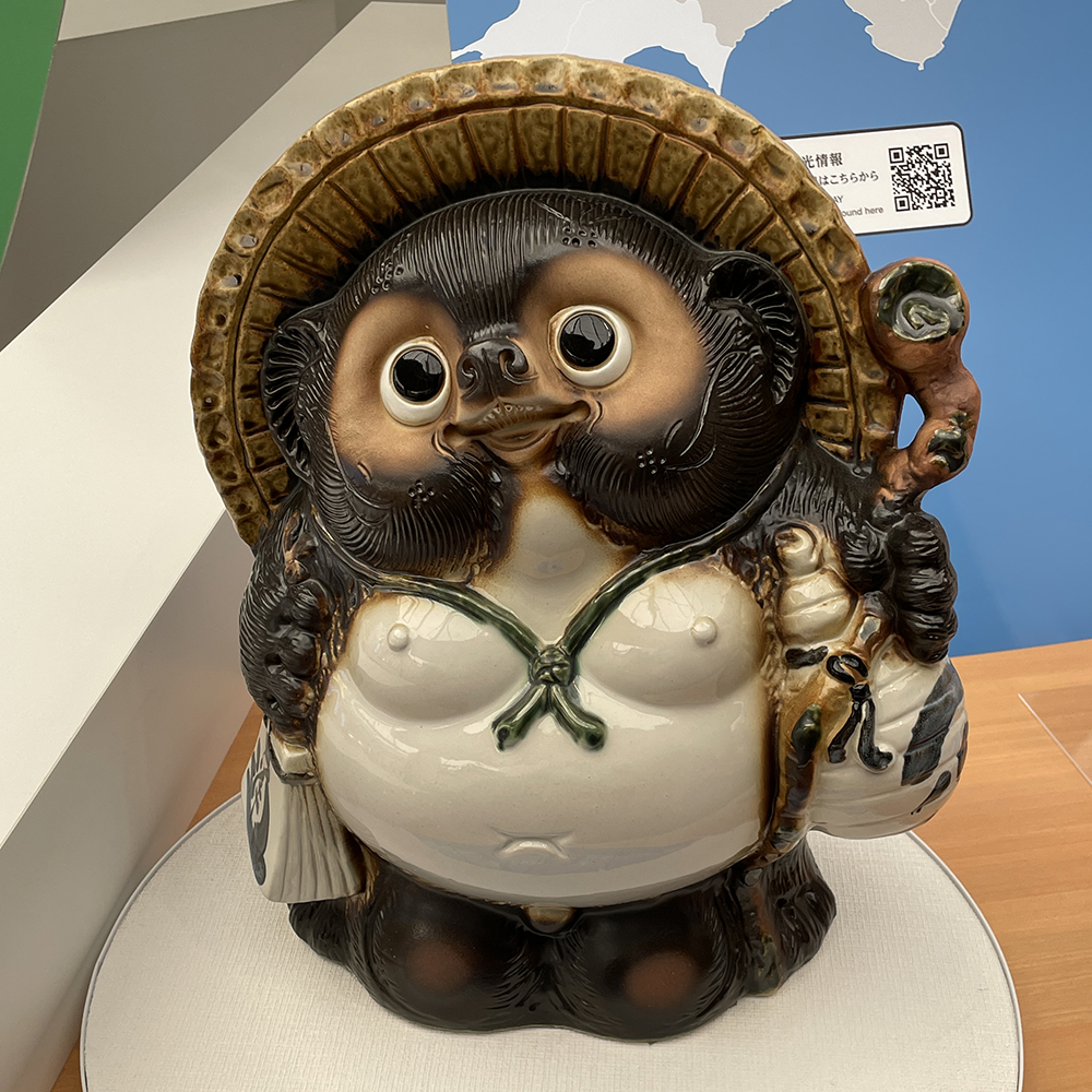 信楽焼 タヌキの実際の展示品。